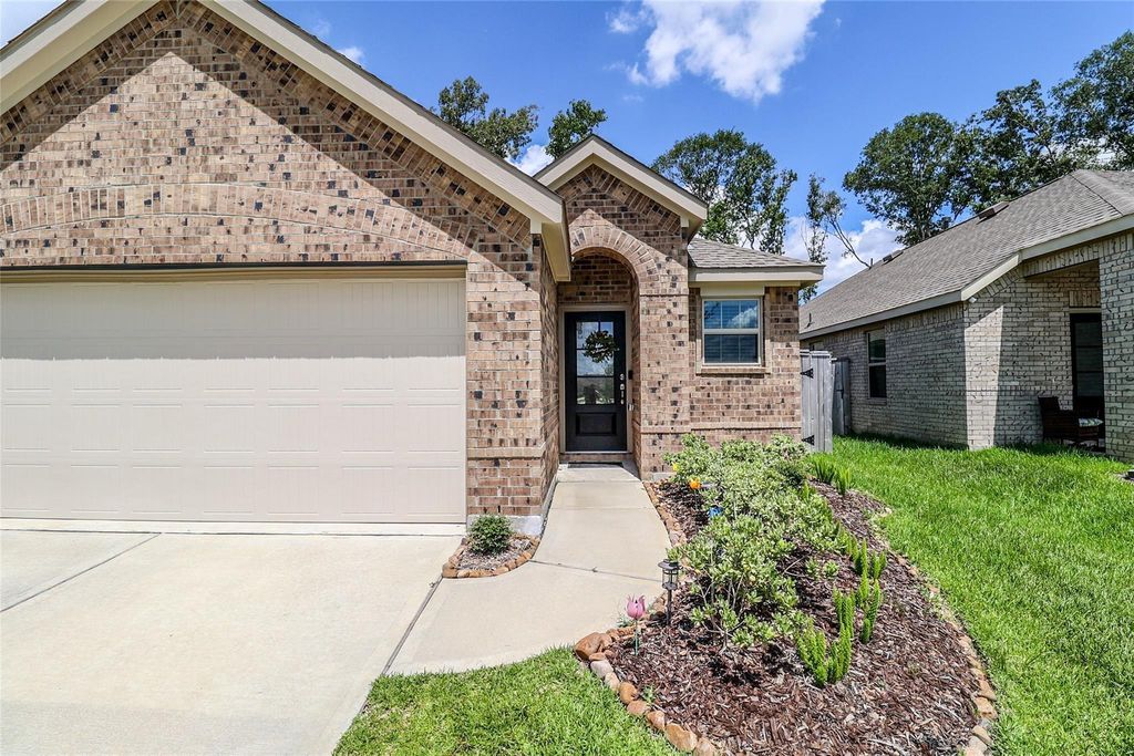 19380 Villa Mesa Dr, New Caney, TX 77357