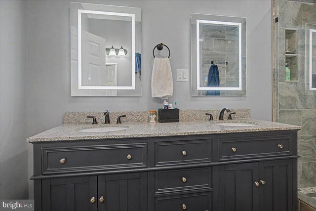 143 N KATRIN CIR, New Castle, DE 19720