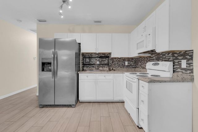 613 E 2ND STREET 203, Sanford, FL 32771