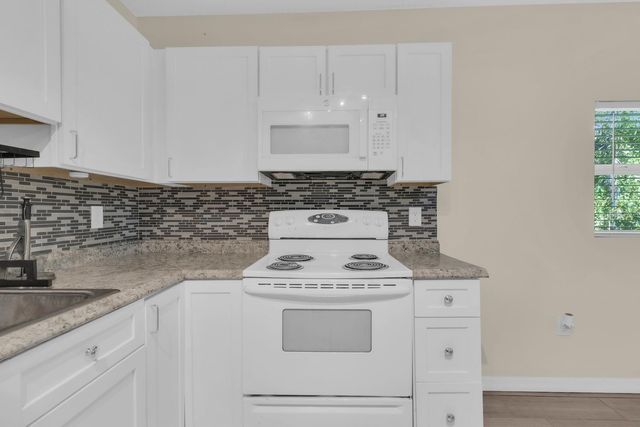 613 E 2ND STREET 203, Sanford, FL 32771