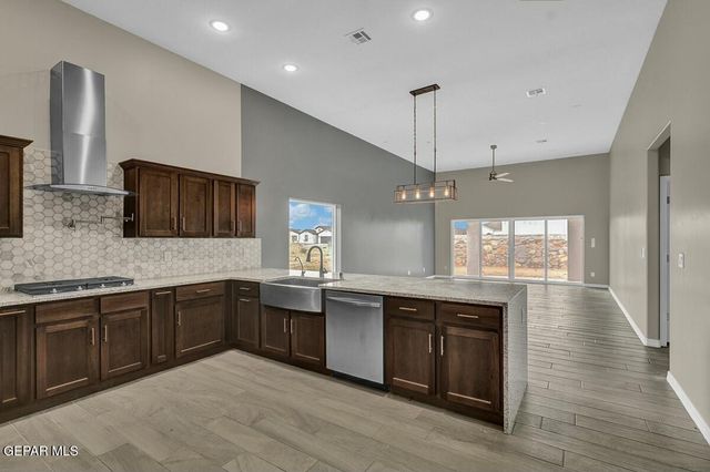 3809 Peak Place, El Paso, TX 79938