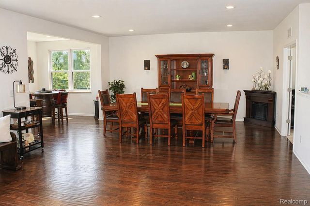 860 Backshore Drive, Canton Charter Township, MI 48187