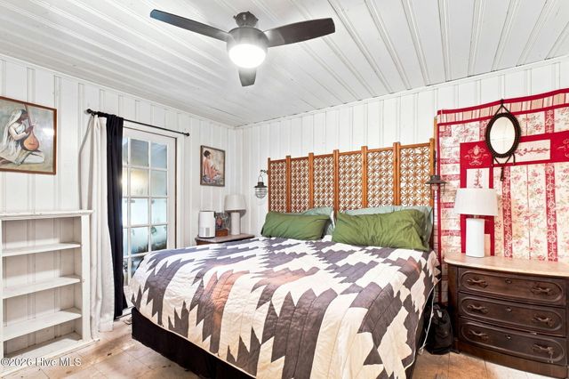 139 NE 17th Street, Oak Island, NC 28465