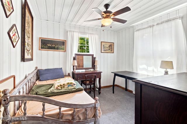 139 NE 17th Street, Oak Island, NC 28465