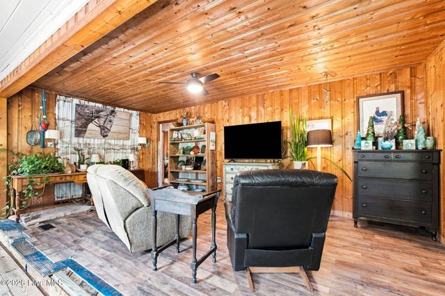 139 NE 17th Street, Oak Island, NC 28465
