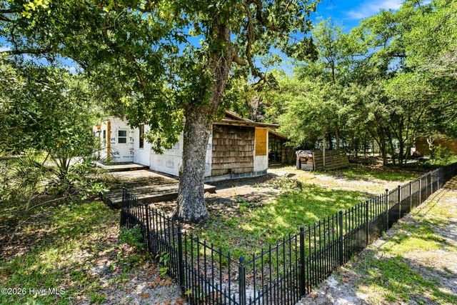 139 NE 17th Street, Oak Island, NC 28465