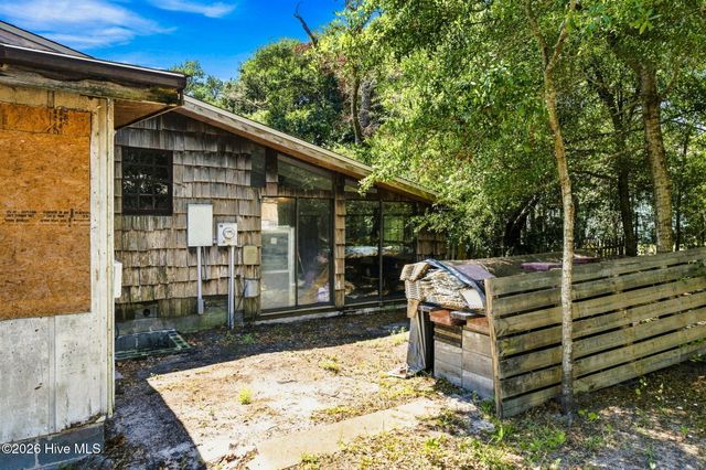 139 NE 17th Street, Oak Island, NC 28465