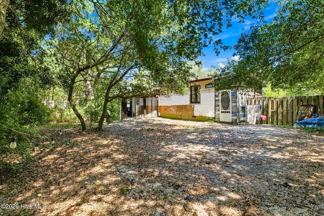 139 NE 17th Street, Oak Island, NC 28465