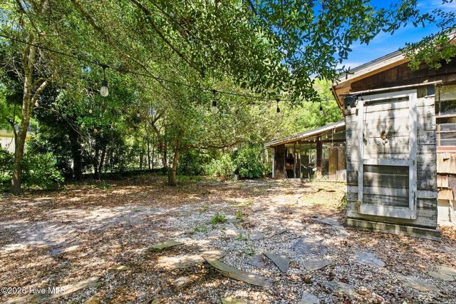 139 NE 17th Street, Oak Island, NC 28465