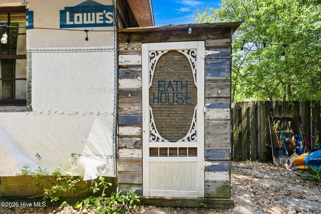 139 NE 17th Street, Oak Island, NC 28465