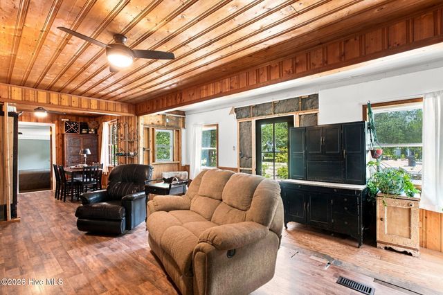 139 NE 17th Street, Oak Island, NC 28465