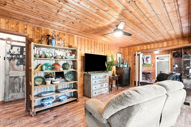 139 NE 17th Street, Oak Island, NC 28465