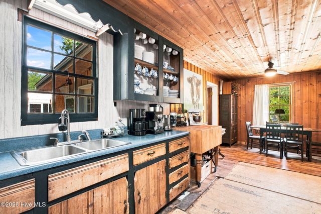 139 NE 17th Street, Oak Island, NC 28465