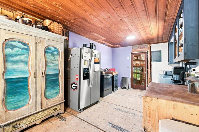 139 NE 17th Street, Oak Island, NC 28465