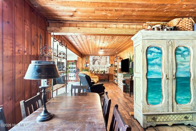 139 NE 17th Street, Oak Island, NC 28465