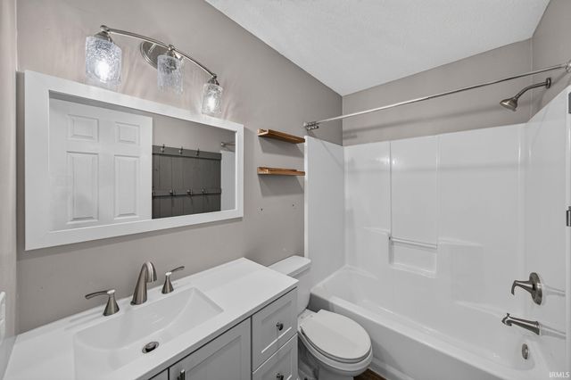 5608 Trippel Drive, Mishawaka, IN 46545