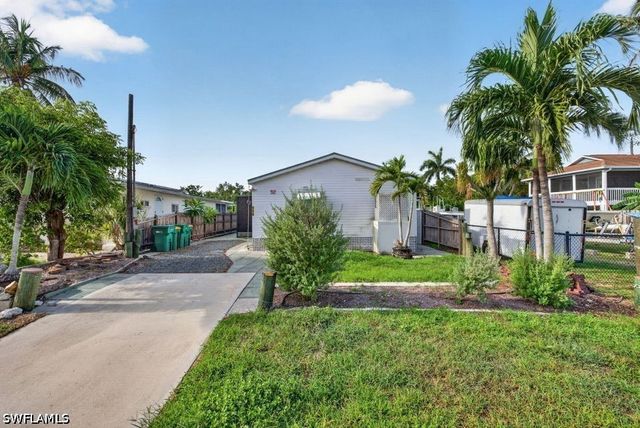 656 Palm AVE, Goodland, FL 34102