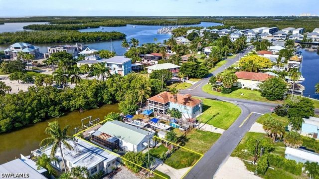 656 Palm AVE, Goodland, FL 34102