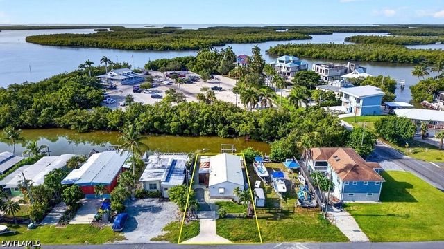 656 Palm AVE, Goodland, FL 34102