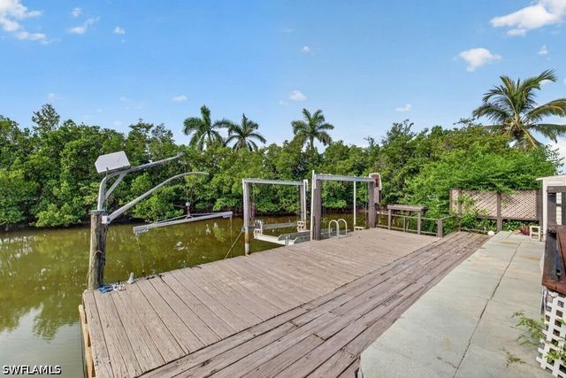 656 Palm AVE, Goodland, FL 34102