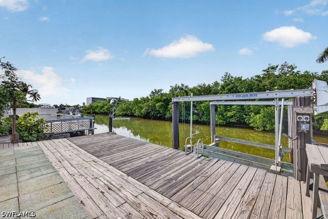 656 Palm AVE, Goodland, FL 34102