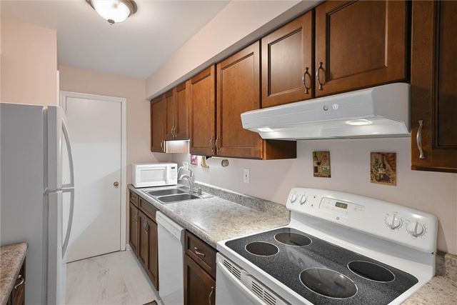 940 Margarite Dr K, Scott Twp, PA 15216