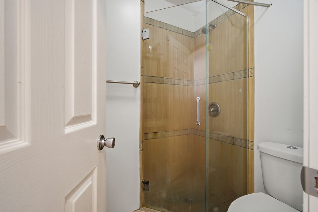 Image 11 of property listing at 3505 W Le Moyne Street, Chicago, IL 60651