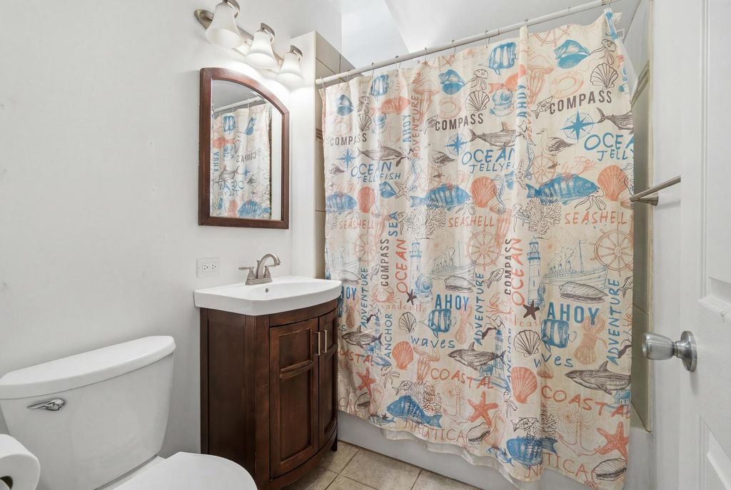 Image 18 of property listing at 3505 W Le Moyne Street, Chicago, IL 60651