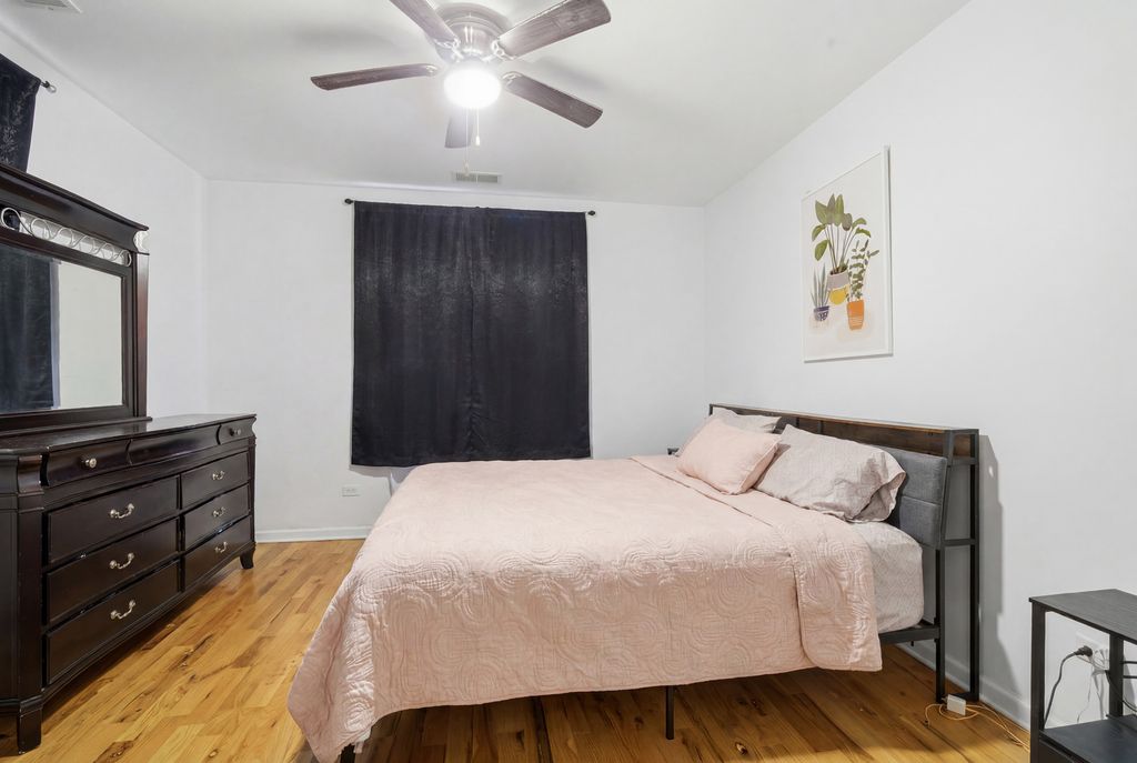 Image 19 of property listing at 3505 W Le Moyne Street, Chicago, IL 60651