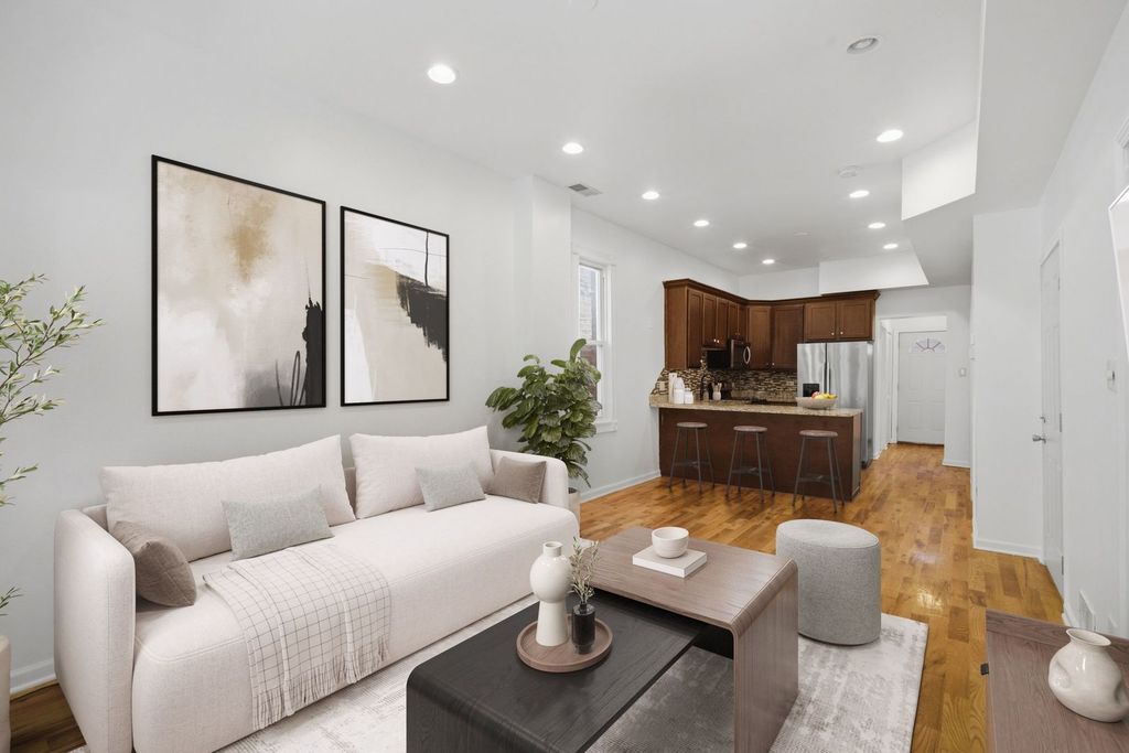 Image 3 of property listing at 3505 W Le Moyne Street, Chicago, IL 60651
