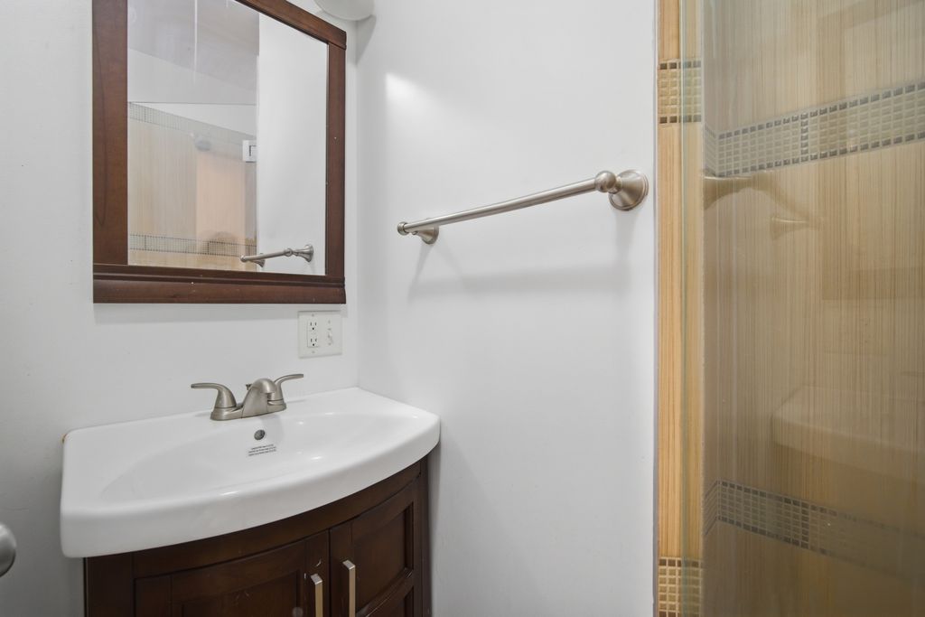 Image 21 of property listing at 3505 W Le Moyne Street, Chicago, IL 60651