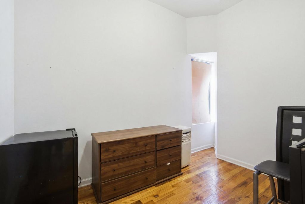 Image 22 of property listing at 3505 W Le Moyne Street, Chicago, IL 60651