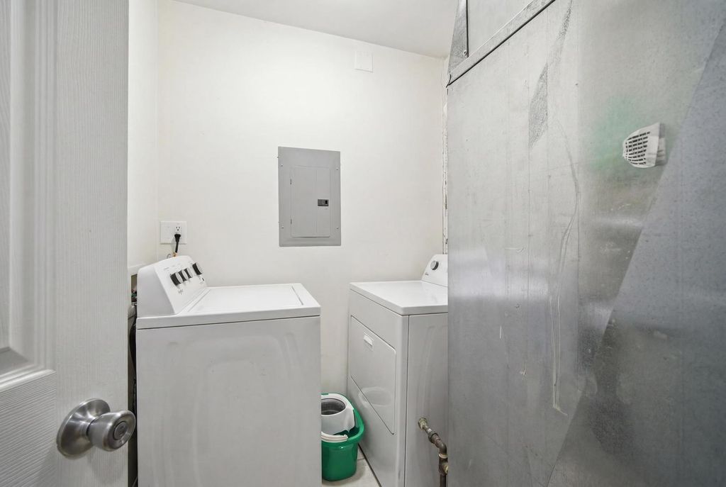 Image 23 of property listing at 3505 W Le Moyne Street, Chicago, IL 60651