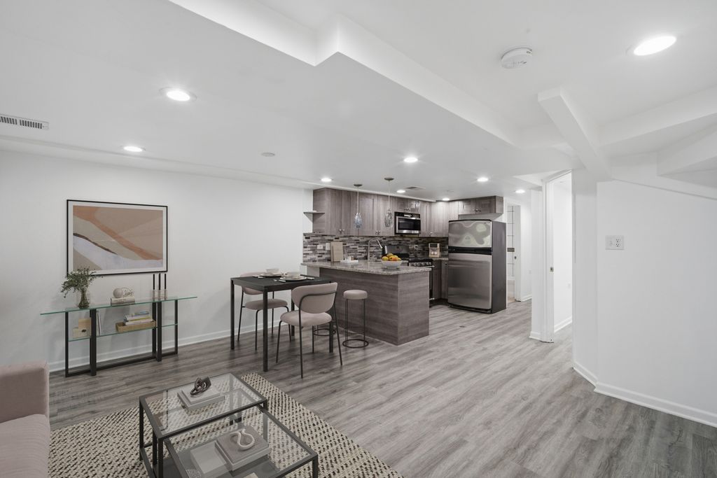 Image 24 of property listing at 3505 W Le Moyne Street, Chicago, IL 60651