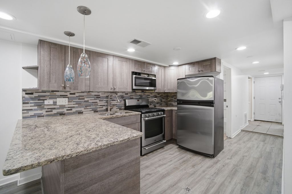 Image 25 of property listing at 3505 W Le Moyne Street, Chicago, IL 60651