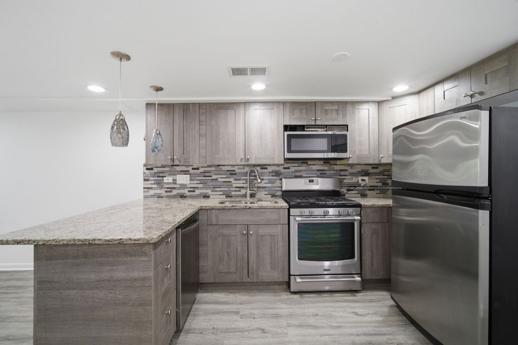Image 26 of property listing at 3505 W Le Moyne Street, Chicago, IL 60651