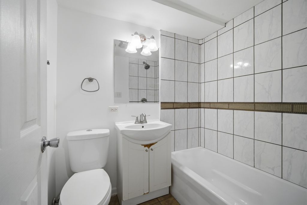Image 28 of property listing at 3505 W Le Moyne Street, Chicago, IL 60651