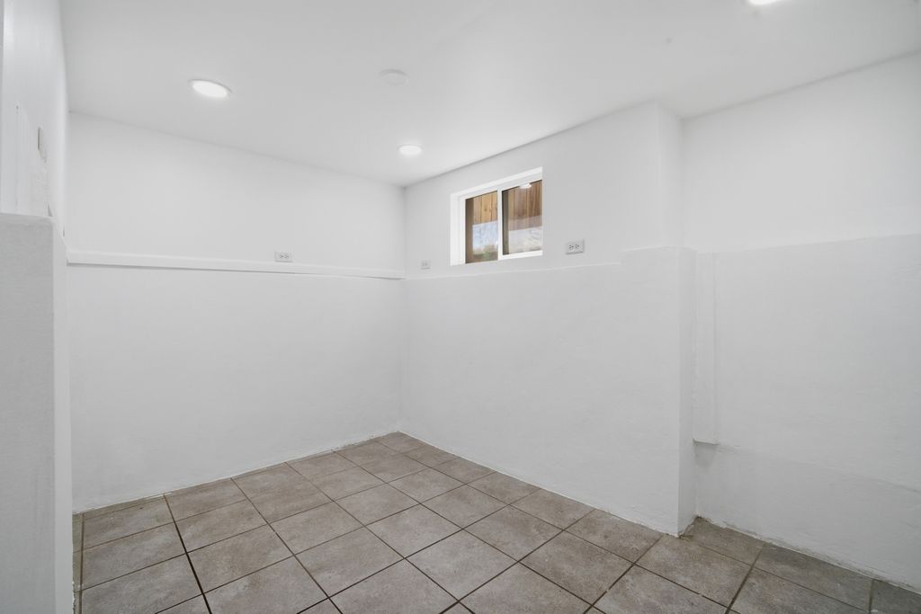 Image 30 of property listing at 3505 W Le Moyne Street, Chicago, IL 60651