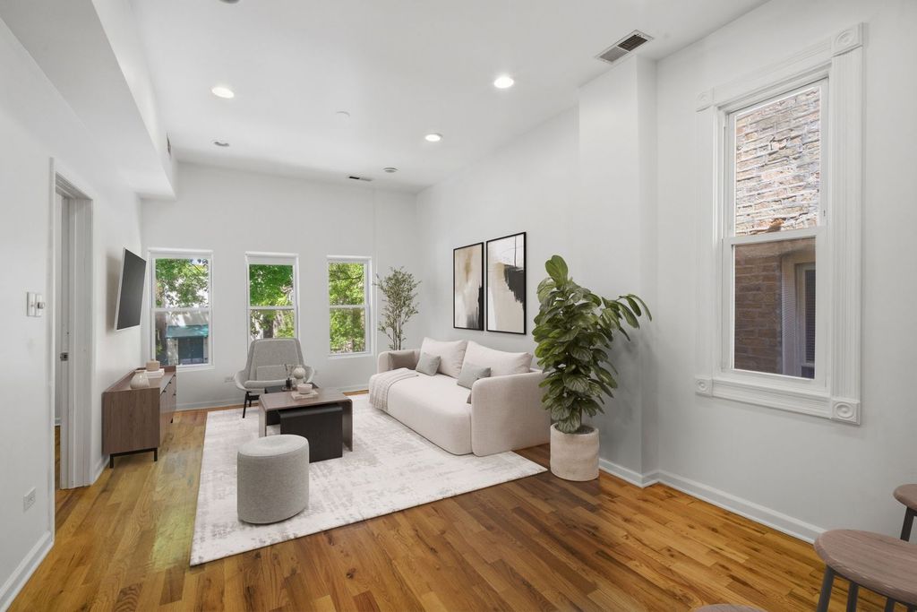Image 4 of property listing at 3505 W Le Moyne Street, Chicago, IL 60651