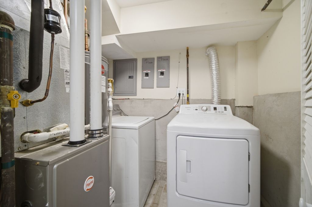 Image 31 of property listing at 3505 W Le Moyne Street, Chicago, IL 60651