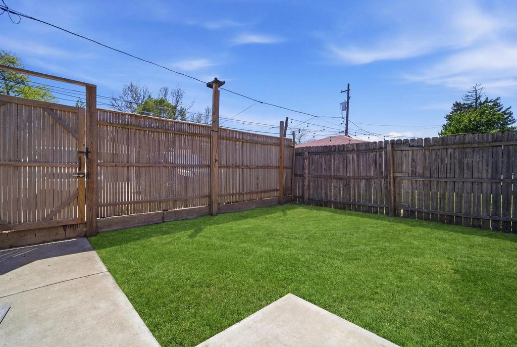 Image 32 of property listing at 3505 W Le Moyne Street, Chicago, IL 60651