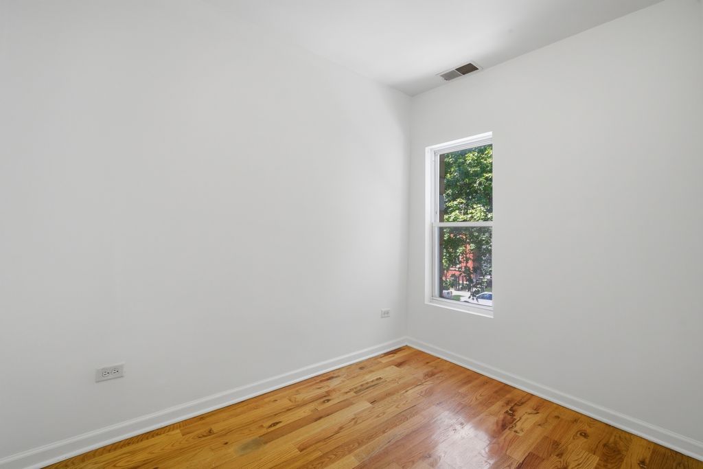 Image 7 of property listing at 3505 W Le Moyne Street, Chicago, IL 60651