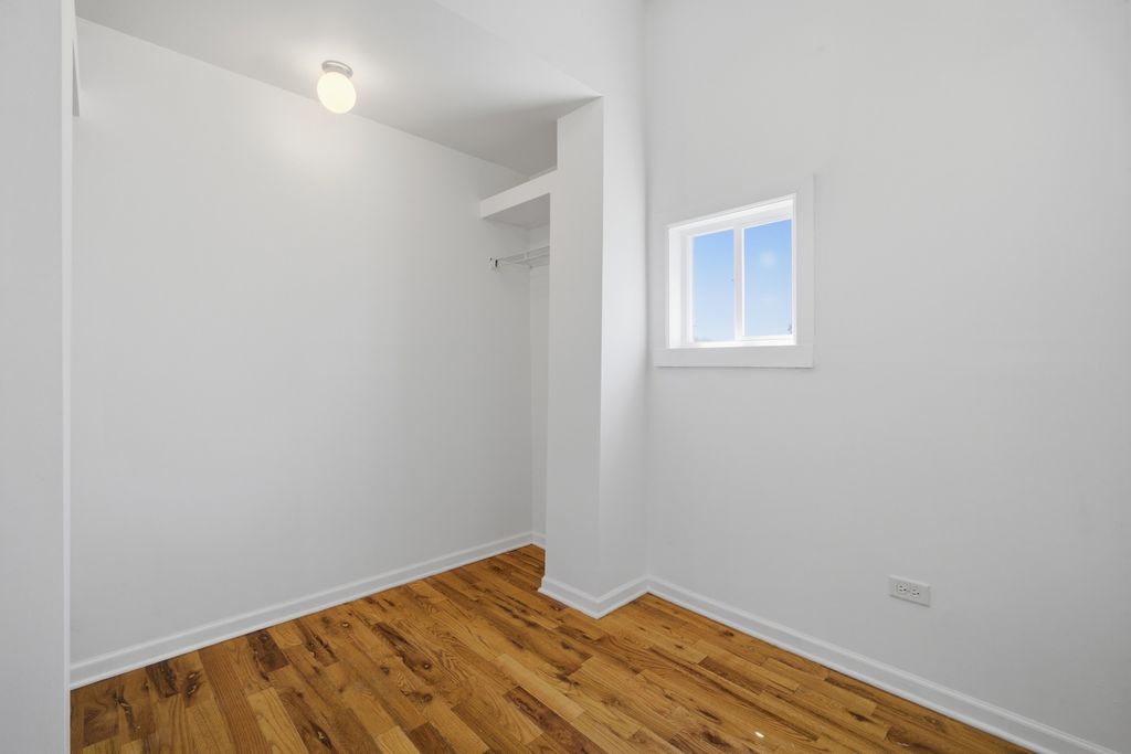 Image 8 of property listing at 3505 W Le Moyne Street, Chicago, IL 60651