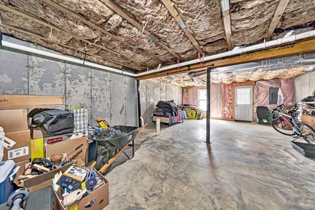 6802 Village Green DR, Roanoke, VA 24019