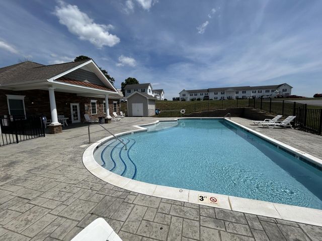 6802 Village Green DR, Roanoke, VA 24019