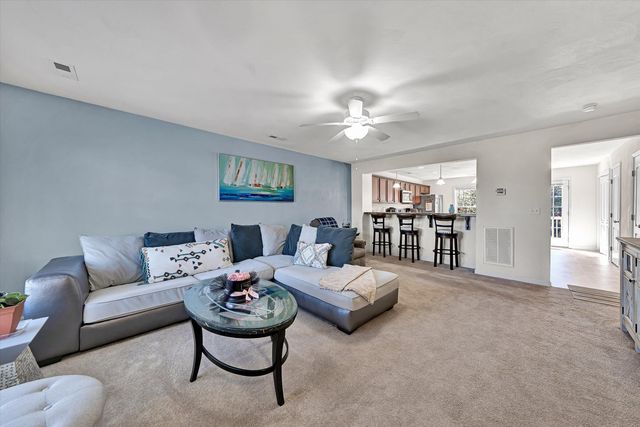 6802 Village Green DR, Roanoke, VA 24019
