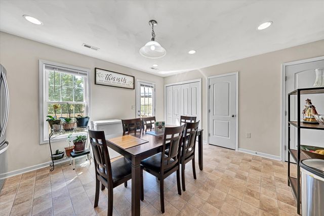 6802 Village Green DR, Roanoke, VA 24019