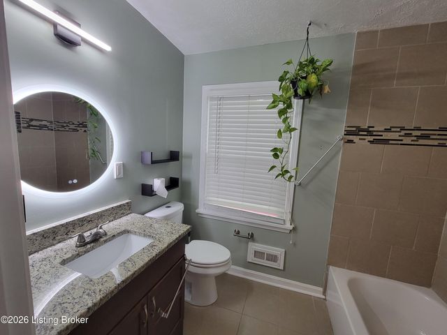 7008 S Watterson Trail, Louisville, KY 40291