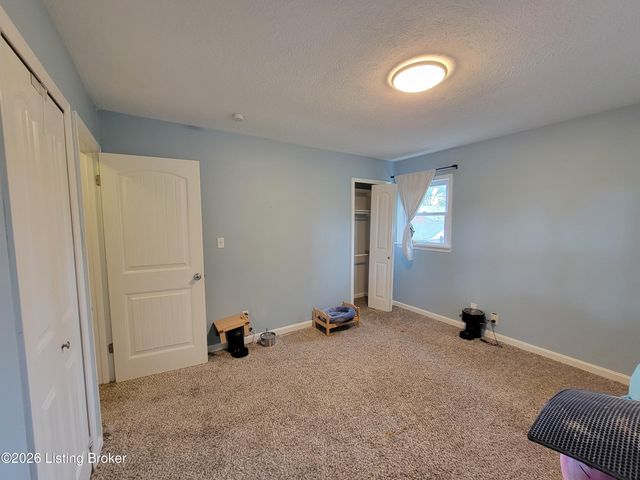 7008 S Watterson Trail, Louisville, KY 40291