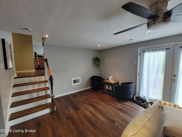 7008 S Watterson Trail, Louisville, KY 40291